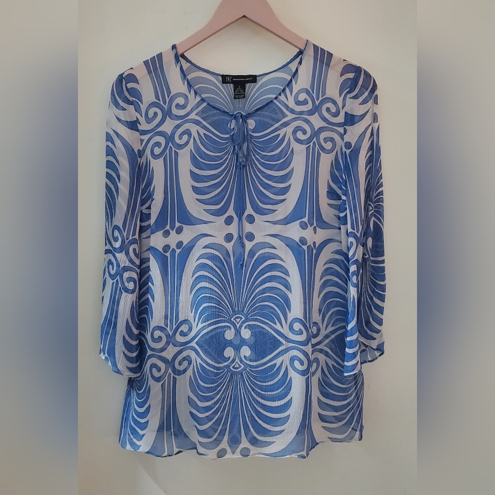 INC silk long sleeved blouse :: blue and white patterned, sheer :: size 2